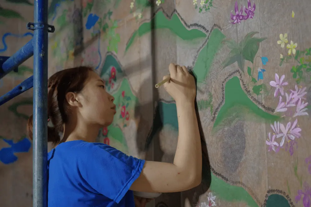 奥能登曼荼羅を描くスズプロの一員